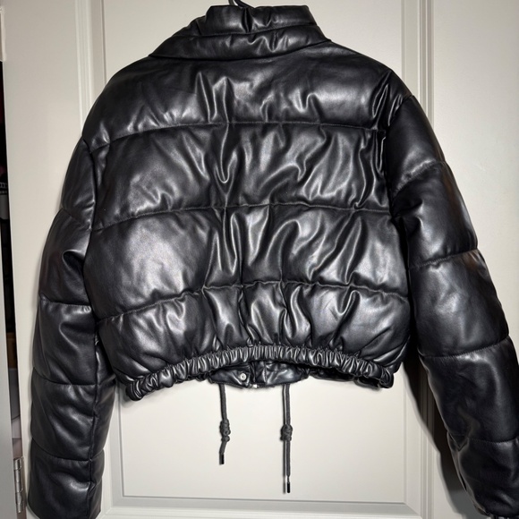 🔥 Love Tree Faux Leather Cropped Puffer Jacket – Size M – Black - Picture 2 of 4